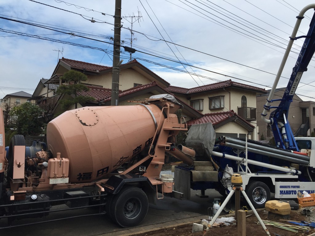 生コン打設工事 ミキサー車とポンプ車がきた 基礎工事１０日目 桧家住宅で注文住宅